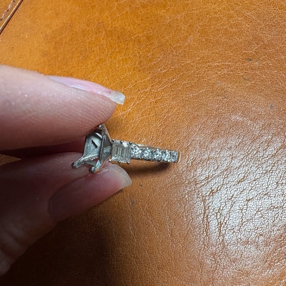 Helzberg 14kw white gold setting - Picture 9 of 13